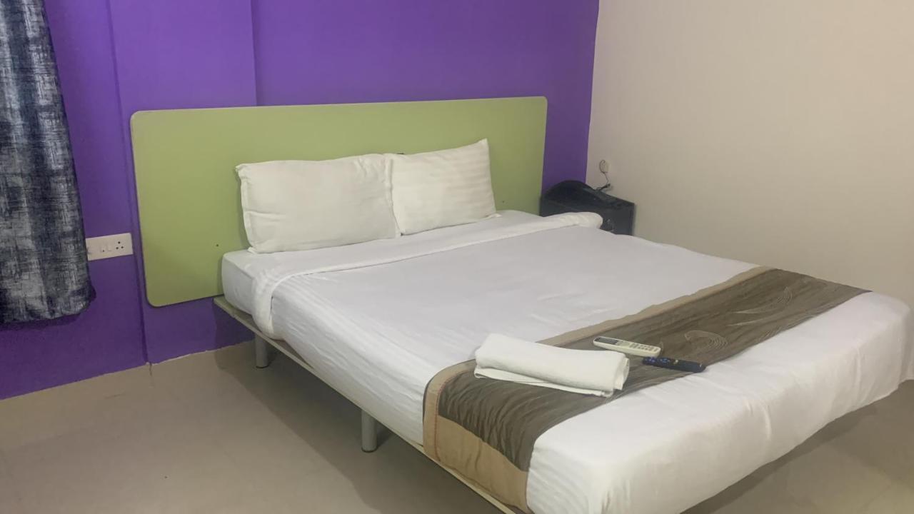 Homewood Suites Hyderabad Exterior foto